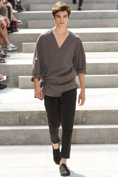 Look 1